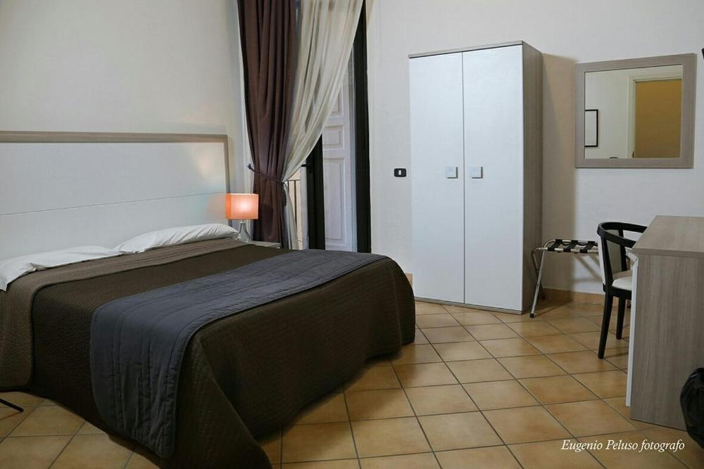 Room image 4