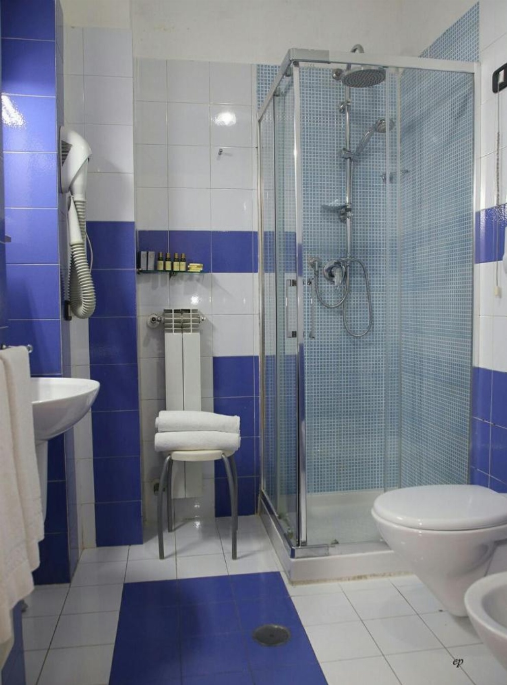 Room image 3